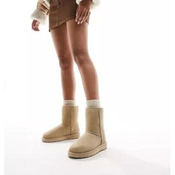 UGG Australia Women's Classic Short II Sheepskin Winter Boots Stone US 6 - Picture 2 of 9